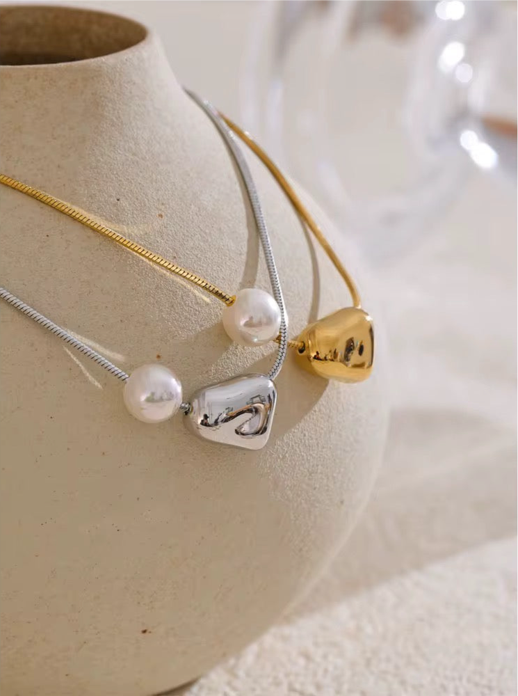 Collar Adela